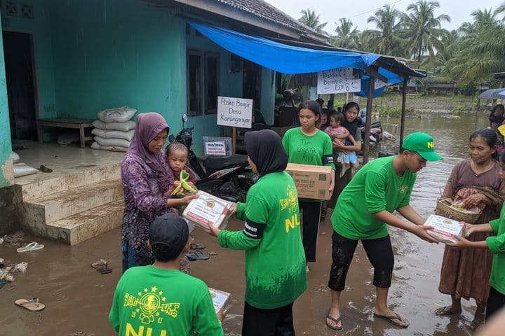 Ranting NU Randuagung Gelar Bakti Sosial untuk Korban Banjir
