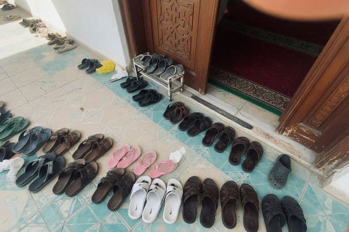 Pelajaran dari Sandal Hilang di Pintu Masjid